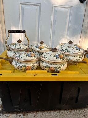 Asta Floral Enamelware Pots and Pans Set with Lids